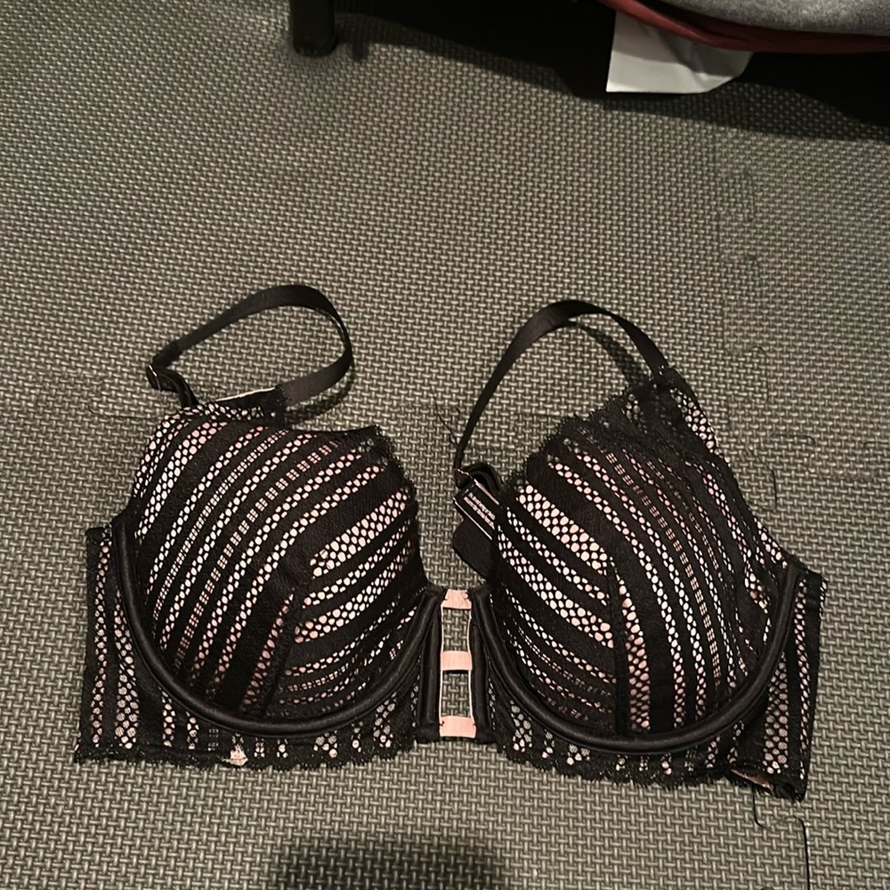 New Victoria secret bra size 32DD